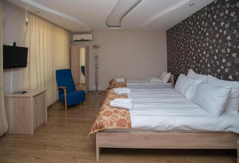 هتل Alazani Valley