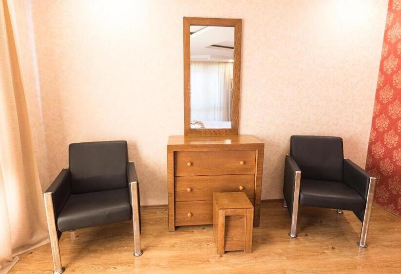 هتل Alazani Valley