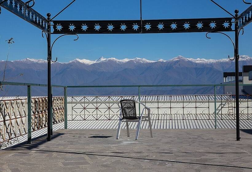 هتل Alazani Valley