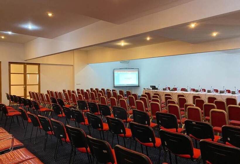 هتل Alazani Valley