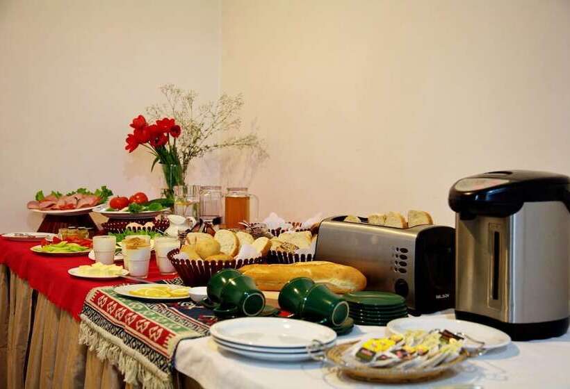 هتل Alazani Valley