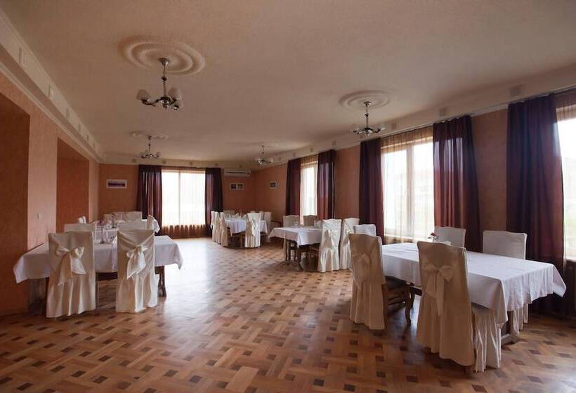 هتل Alazani Valley