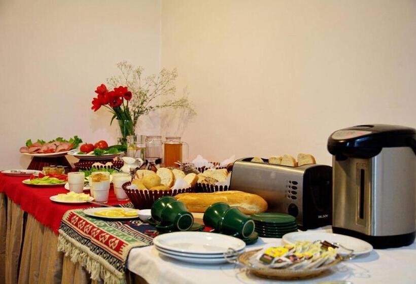 هتل Alazani Valley