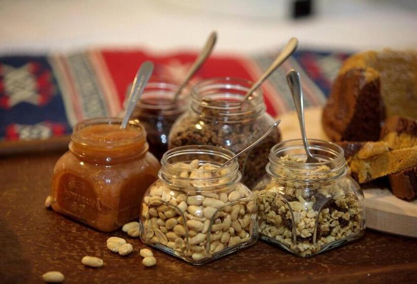 هتل Alazani Valley