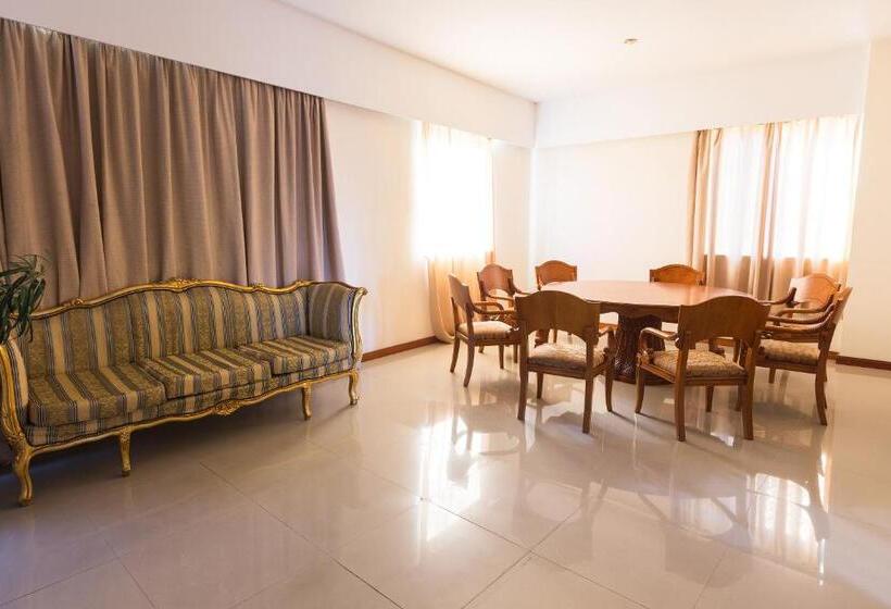 هتل Alazani Valley