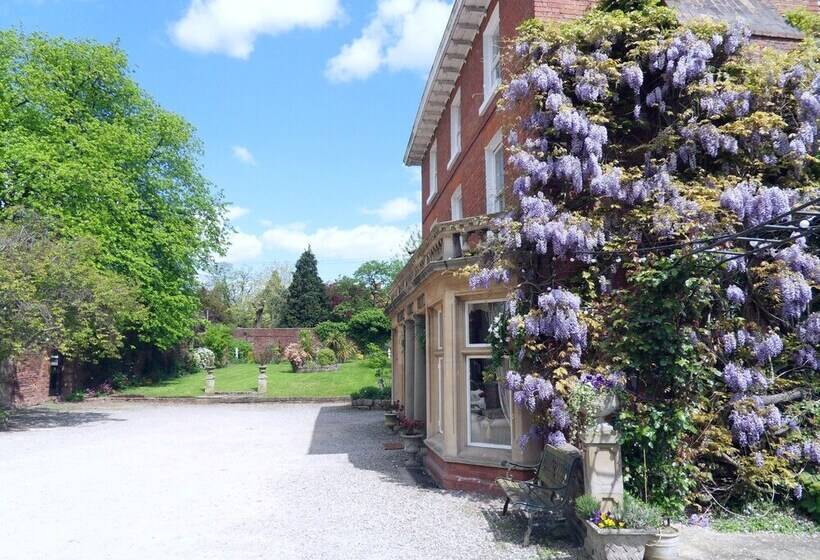 فندق Aylestone Court