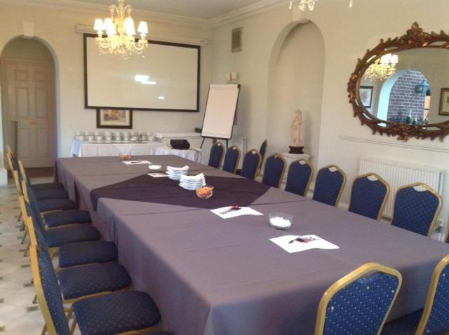 فندق Aylestone Court