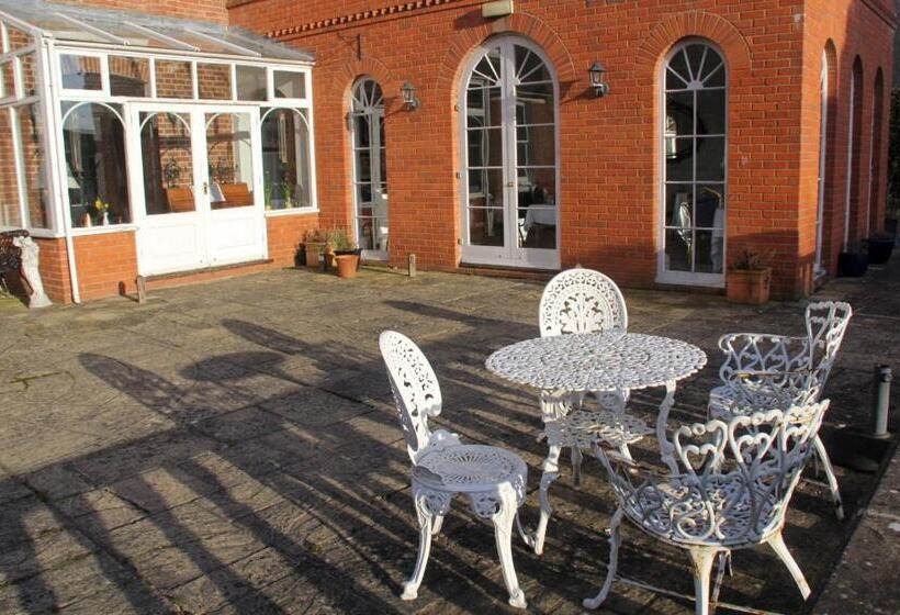 فندق Aylestone Court