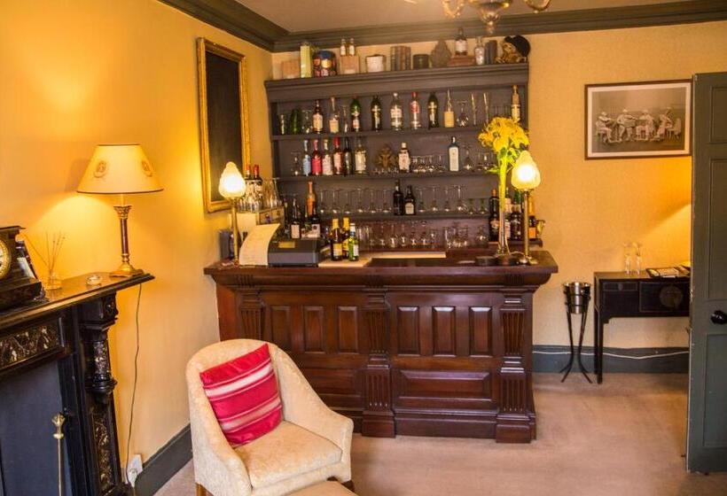 فندق Aylestone Court