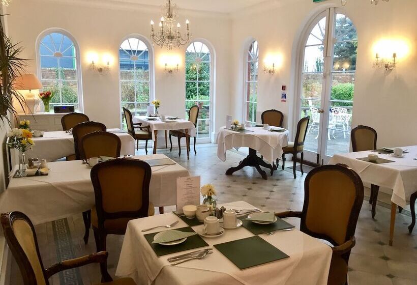 فندق Aylestone Court