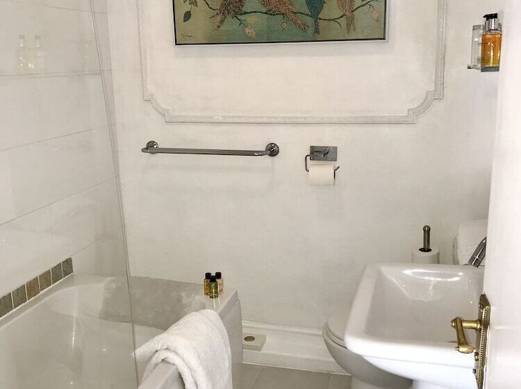 فندق Aylestone Court