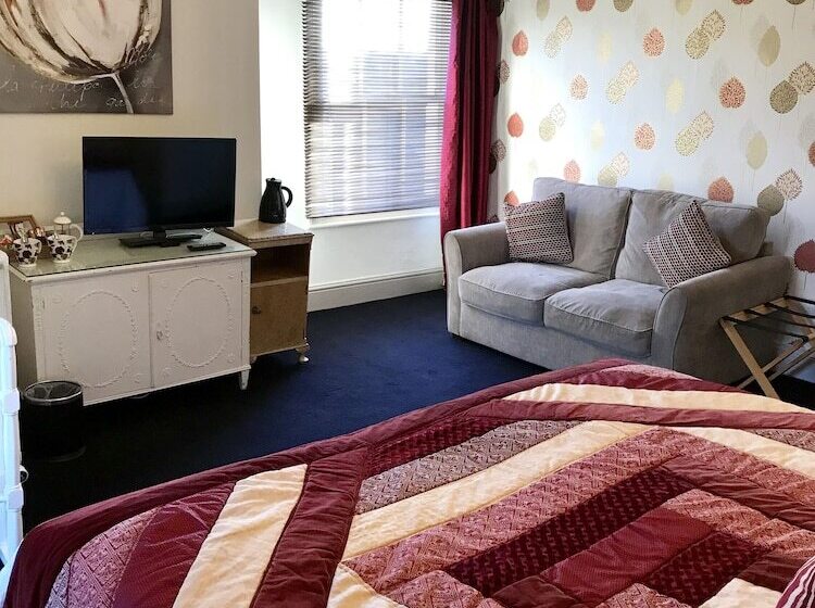 فندق Aylestone Court