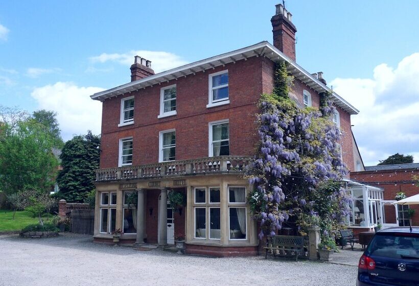 فندق Aylestone Court