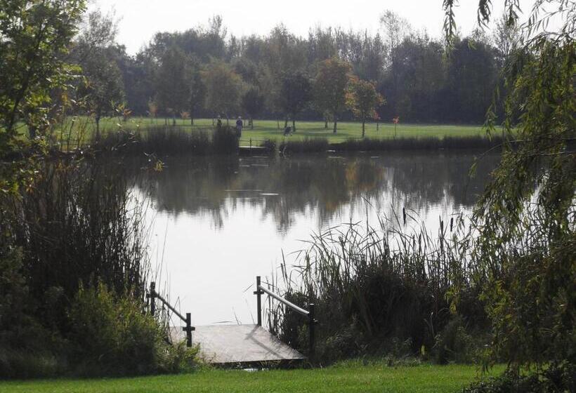 בית מלון כפרי Calderfields Golf & Country Club