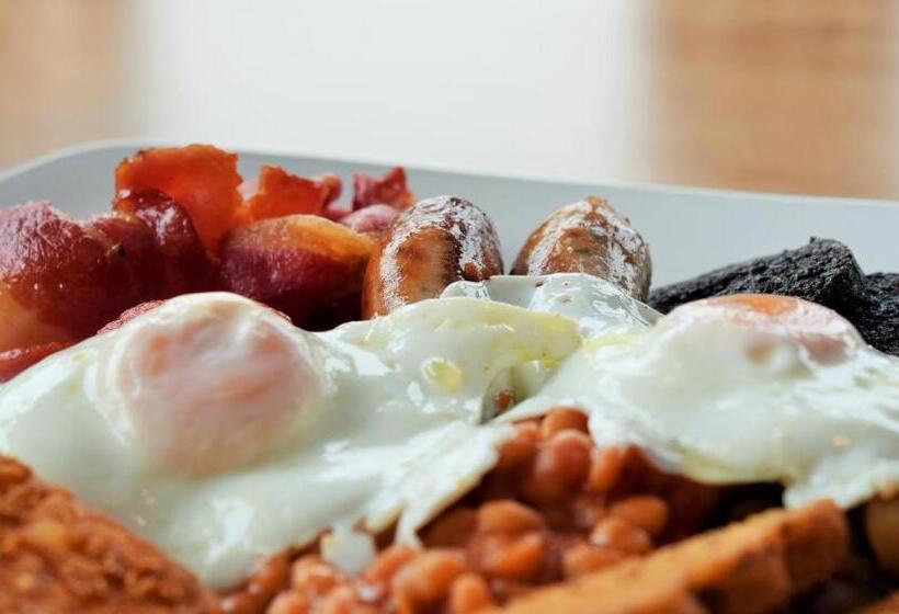 בית מלון כפרי Calderfields Golf & Country Club