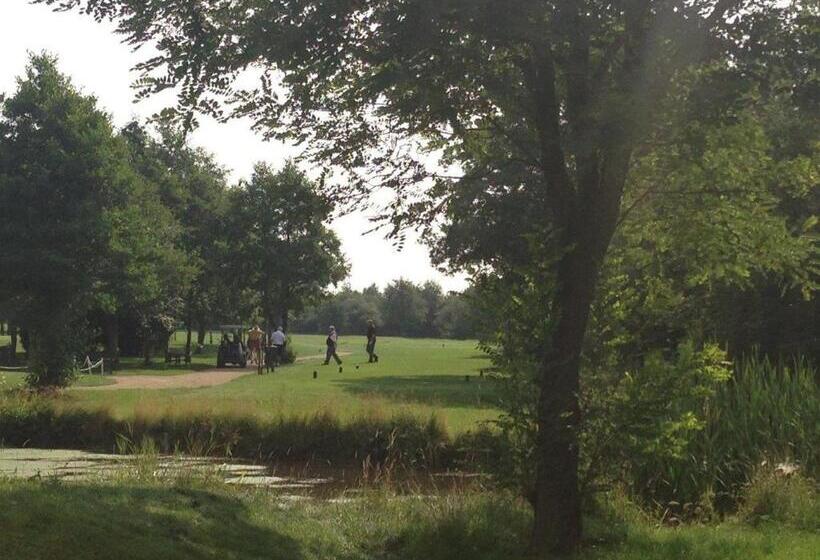 בית מלון כפרי Calderfields Golf & Country Club