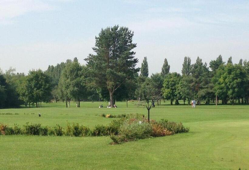 בית מלון כפרי Calderfields Golf & Country Club