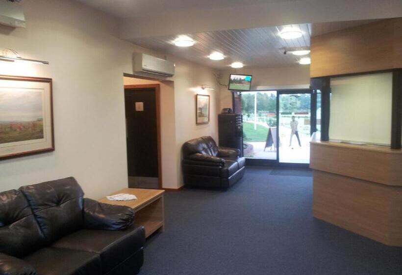 هتل Calderfields Golf & Country Club