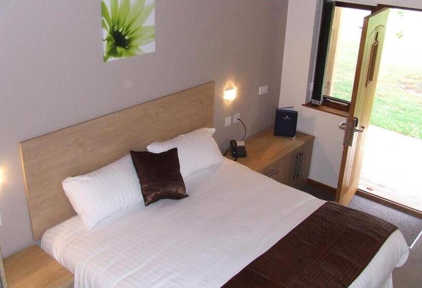 בית מלון כפרי Calderfields Golf & Country Club