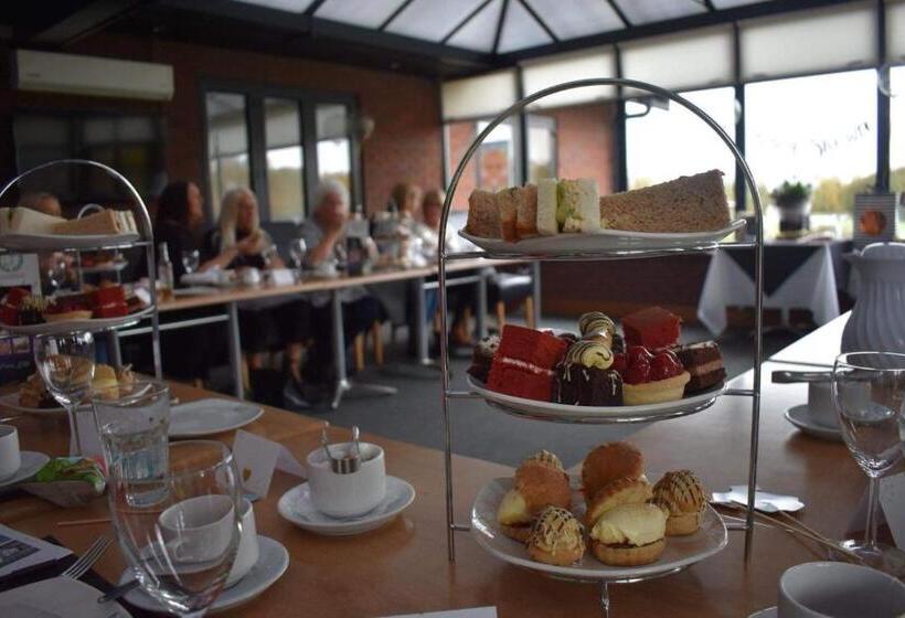 בית מלון כפרי Calderfields Golf & Country Club