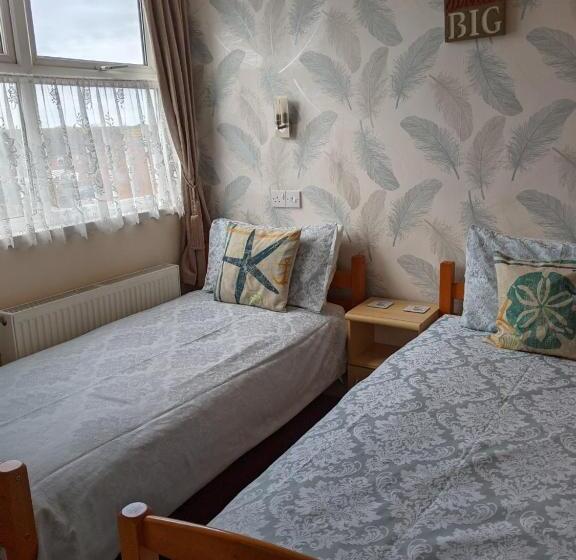 Отель Cleasewood Guest House