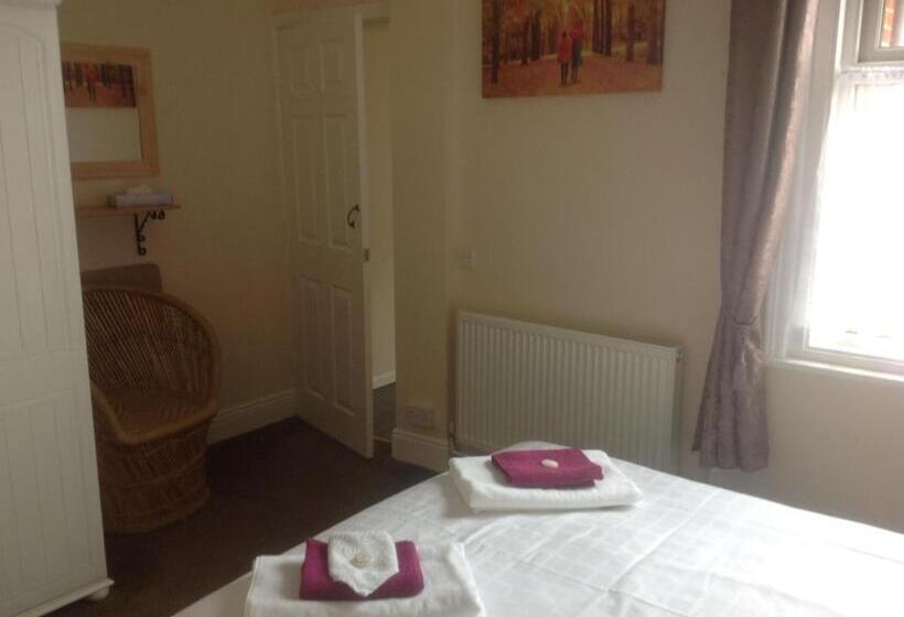 Отель Cleasewood Guest House