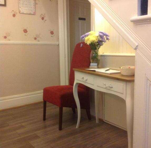 Отель Cleasewood Guest House