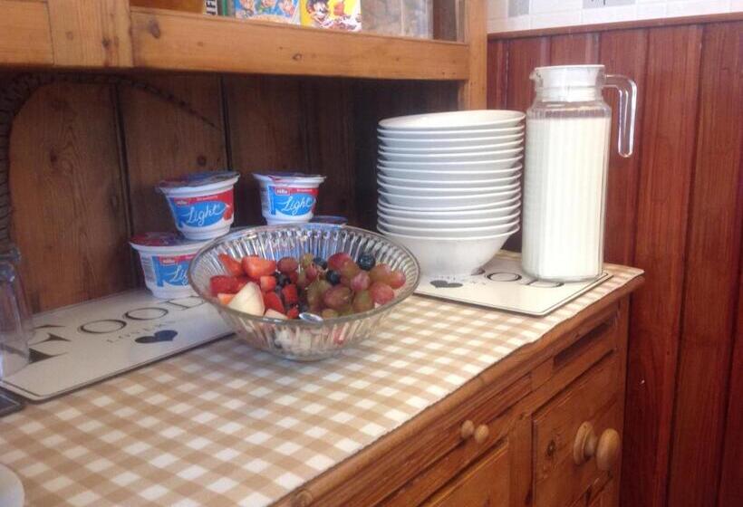 Отель Cleasewood Guest House