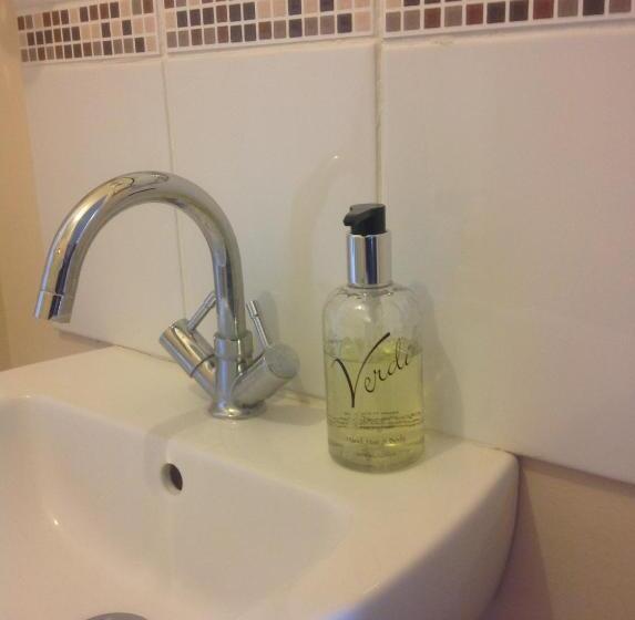 Отель Cleasewood Guest House