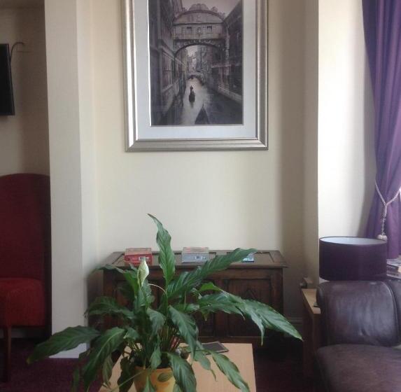 Отель Cleasewood Guest House