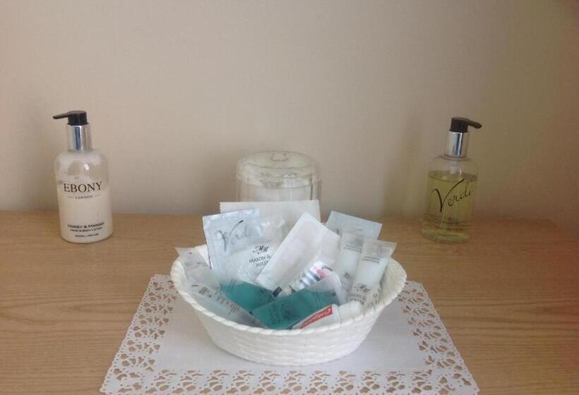 Отель Cleasewood Guest House