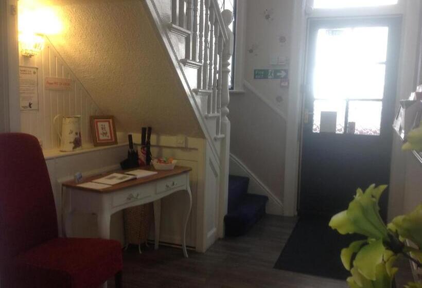 Отель Cleasewood Guest House