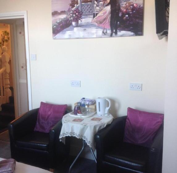 Отель Cleasewood Guest House