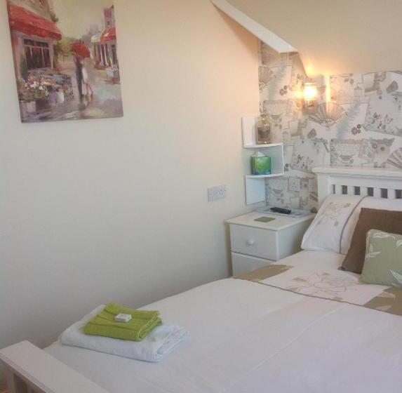 Отель Cleasewood Guest House