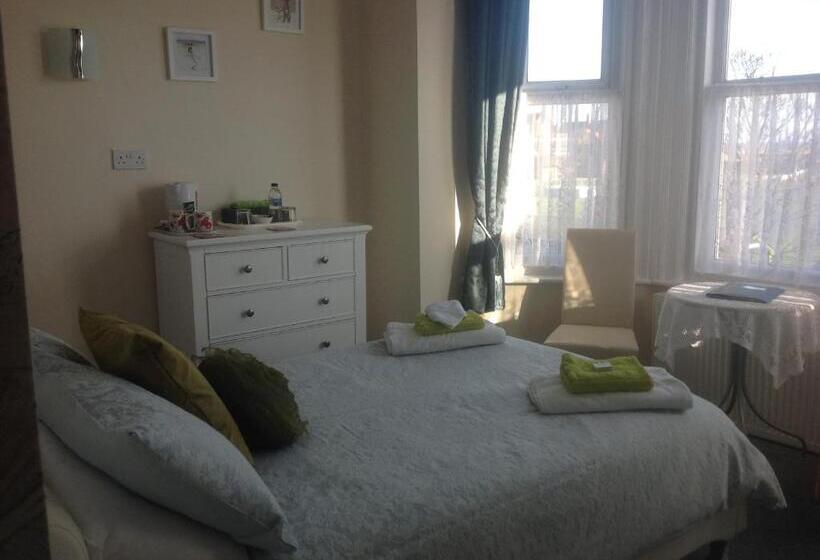 Отель Cleasewood Guest House