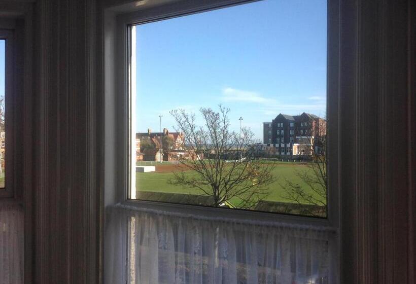 Отель Cleasewood Guest House