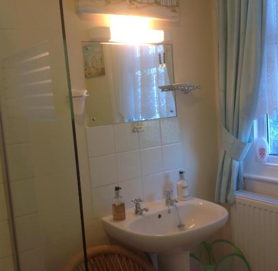 Отель Cleasewood Guest House