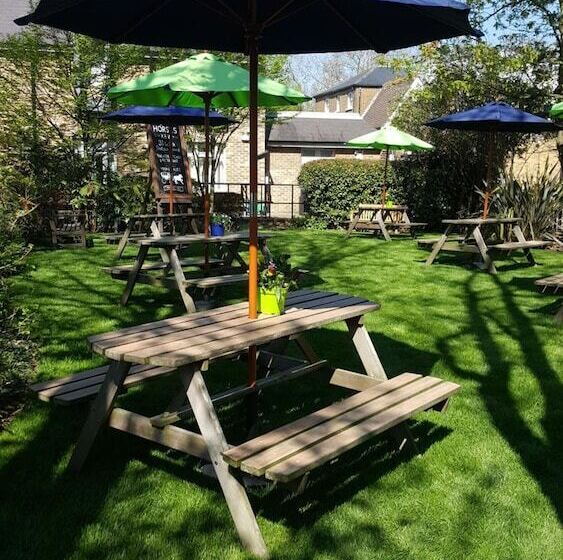 هتل Coach & Horses