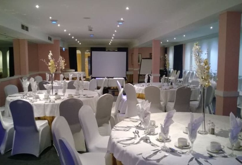 בית מלון כפרי Dudsbury Golf Club   And Spa