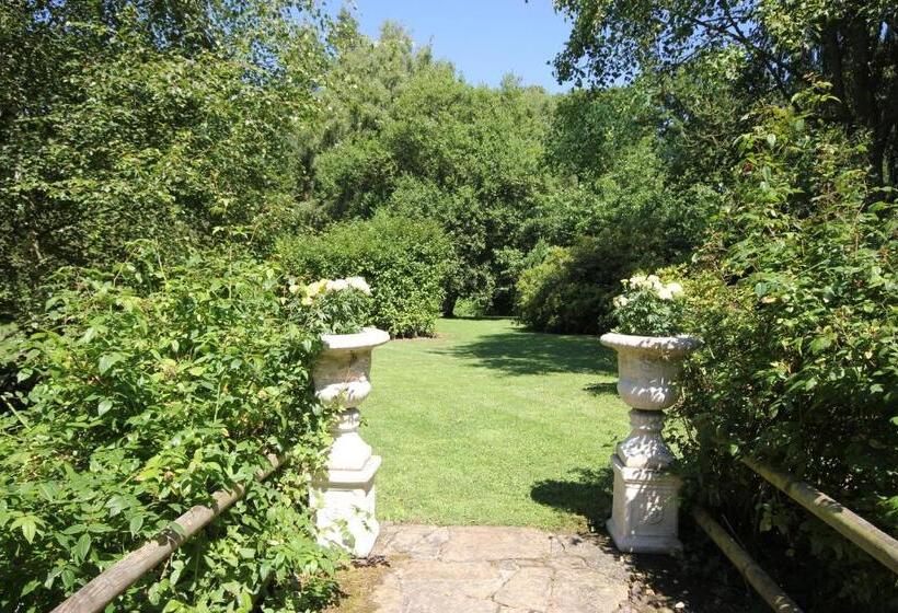 Отель Felbrigg Lodge Bed And Breakfast