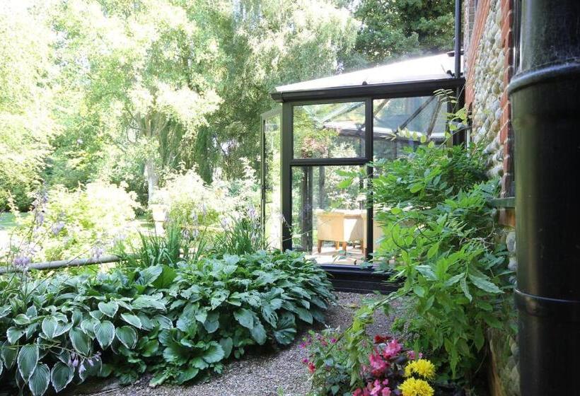 Отель Felbrigg Lodge Bed And Breakfast