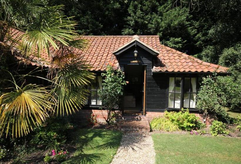 Отель Felbrigg Lodge Bed And Breakfast