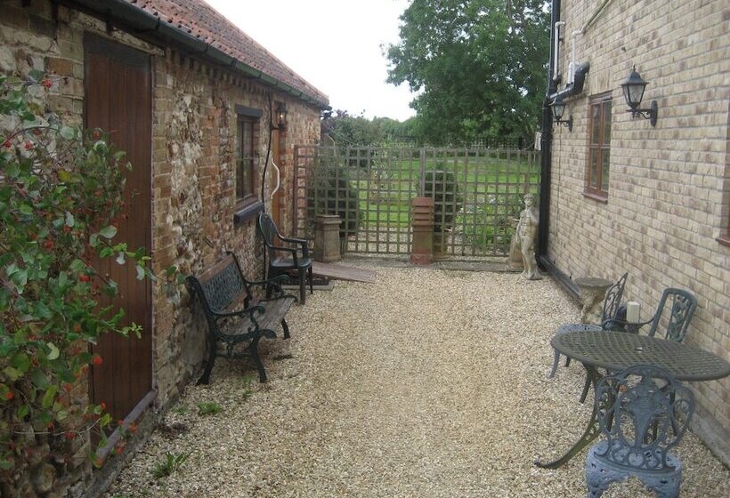 Отель Great Danes Licenced Guesthouse