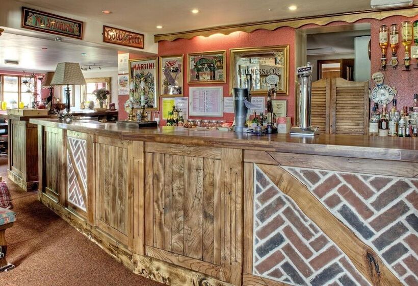 Отель Great Danes Licenced Guesthouse