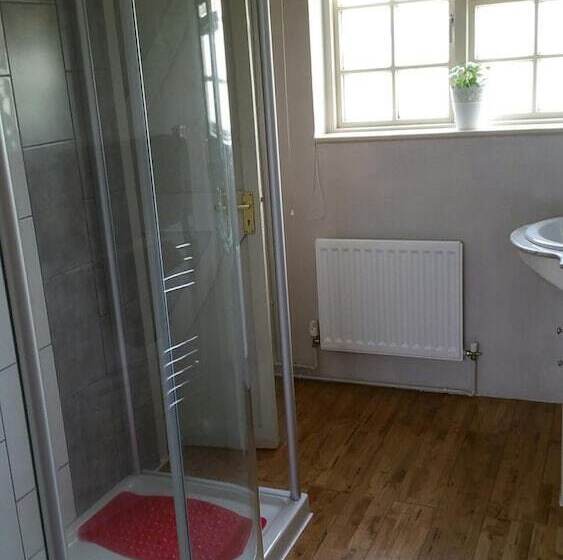 Отель Great Danes Licenced Guesthouse