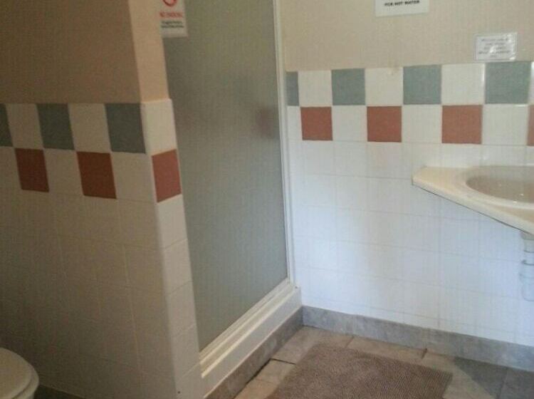 Отель Great Danes Licenced Guesthouse