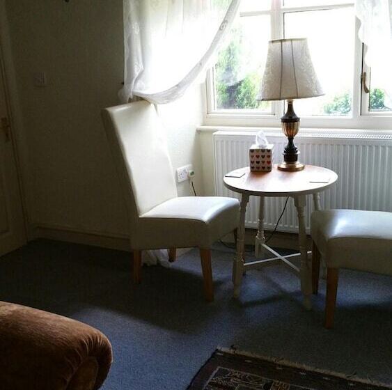 Отель Great Danes Licenced Guesthouse