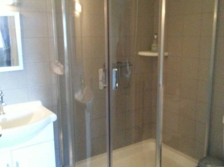 Отель Great Danes Licenced Guesthouse