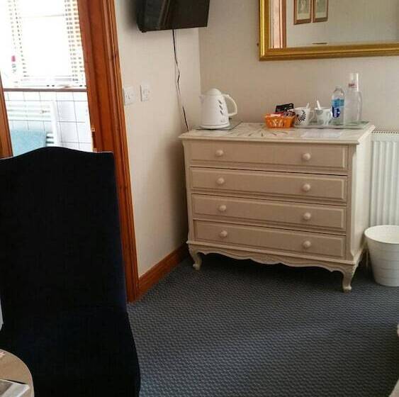 Отель Great Danes Licenced Guesthouse