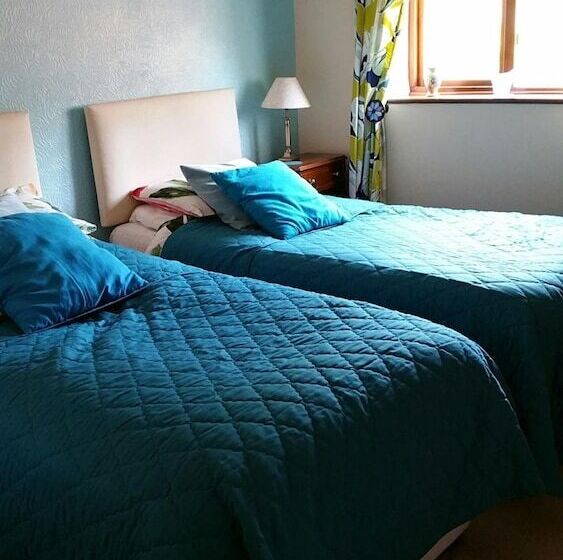 Отель Great Danes Licenced Guesthouse